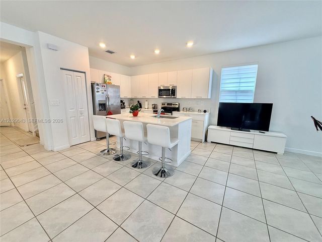 2462 NW 131st Cir, Miami, FL 33167