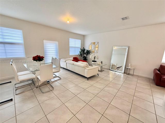 2462 NW 131st Cir, Miami, FL 33167