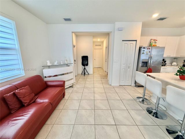 2462 NW 131st Cir, Miami, FL 33167