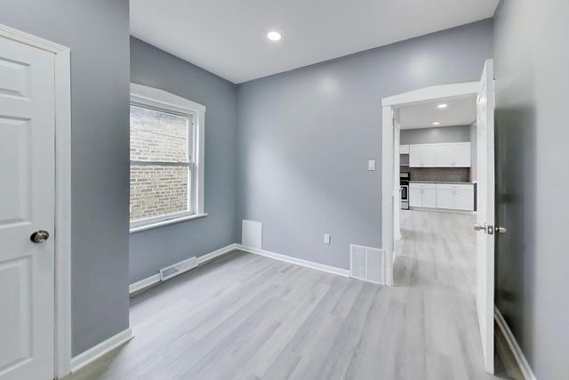 9549 S Calumet Avenue, Chicago, IL 60628