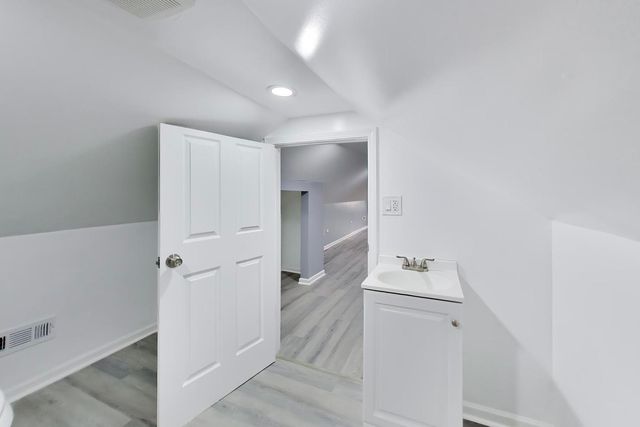 9549 S Calumet Avenue, Chicago, IL 60628