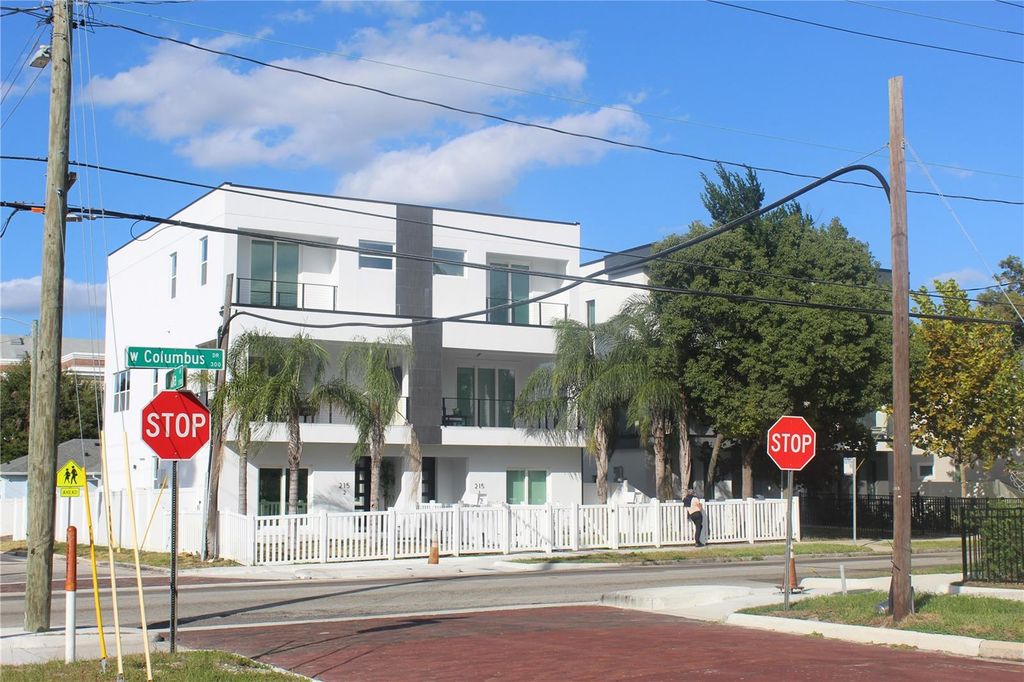 Image 14 of property listing at 414 - 418 E EMILY STREET, Tampa, FL 33603