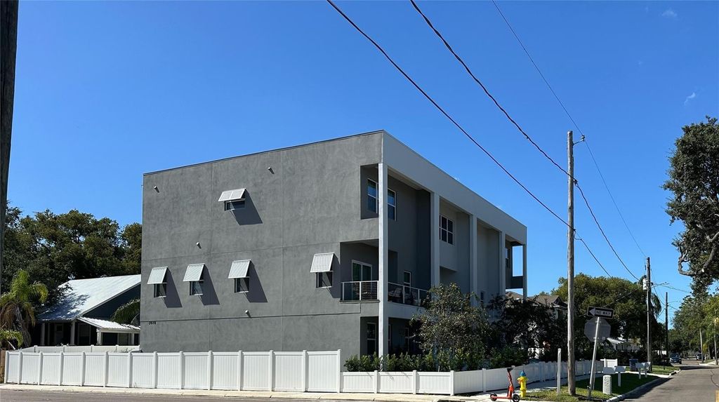 Image 16 of property listing at 414 - 418 E EMILY STREET, Tampa, FL 33603