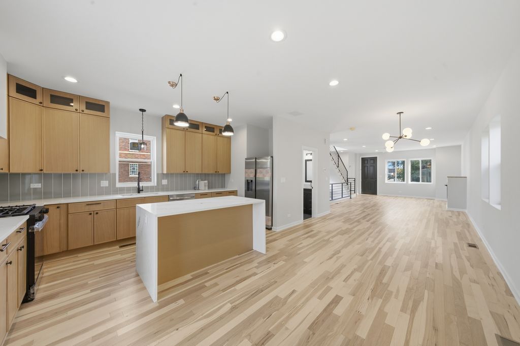 956 N Saint Louis Avenue, Chicago, IL 60651 — photo 3