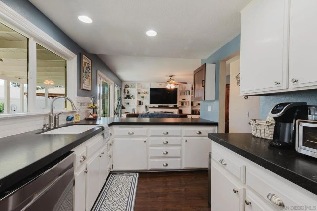 9629 Derald Rd, Santee, CA 92071