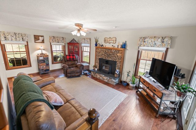 22 Tranquility Place, Burnside, KY 42519