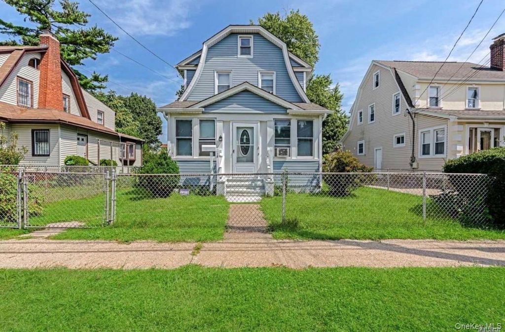 19 Hamilton, Hempstead, NY 11550