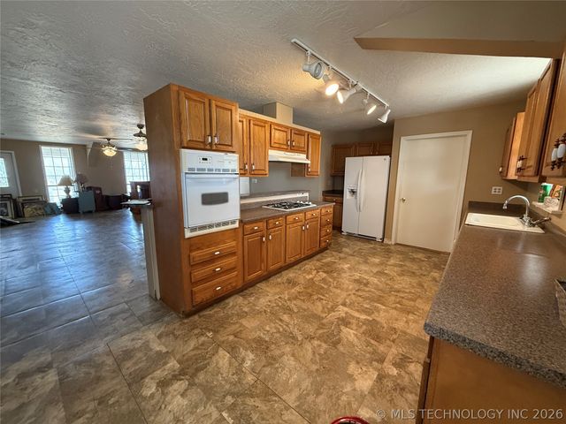 3216 S 4300 Road, Big Cabin, OK 74016