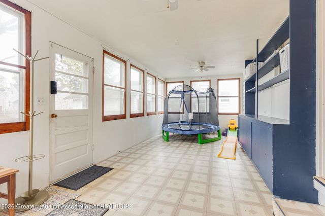 1125 Poxson Avenue, Lansing, MI 48910