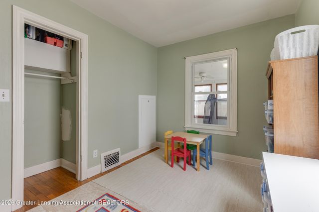 1125 Poxson Avenue, Lansing, MI 48910