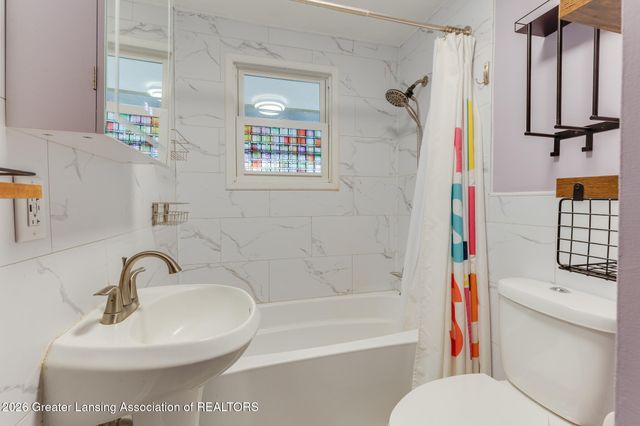 1125 Poxson Avenue, Lansing, MI 48910