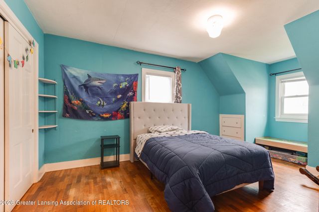 1125 Poxson Avenue, Lansing, MI 48910