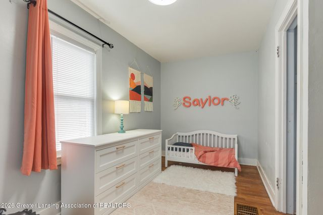 1125 Poxson Avenue, Lansing, MI 48910