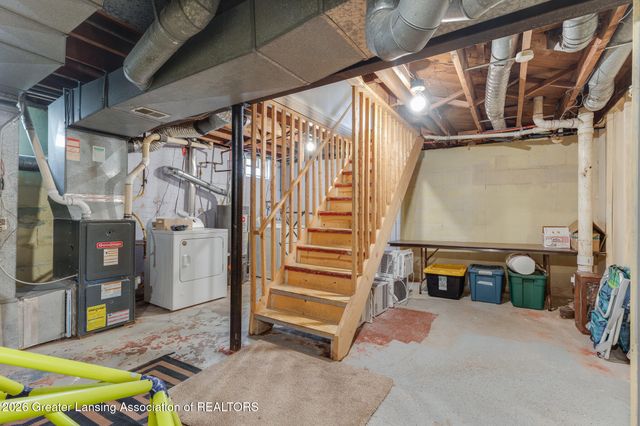 1125 Poxson Avenue, Lansing, MI 48910