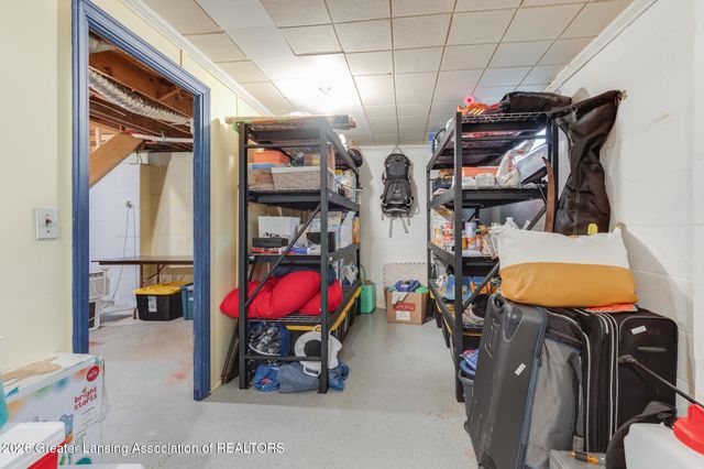 1125 Poxson Avenue, Lansing, MI 48910