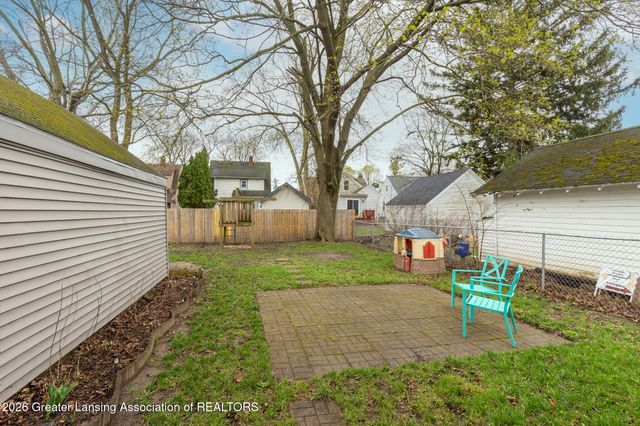1125 Poxson Avenue, Lansing, MI 48910