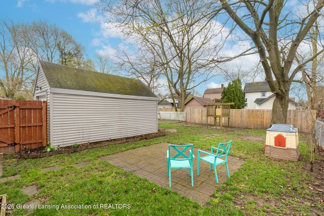 1125 Poxson Avenue, Lansing, MI 48910