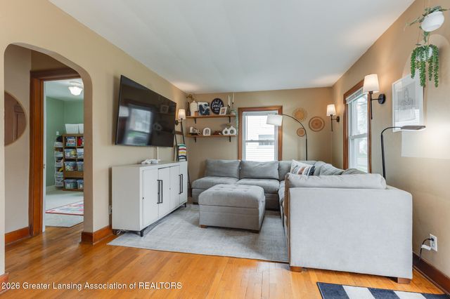 1125 Poxson Avenue, Lansing, MI 48910