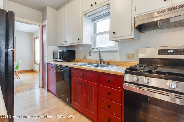 1125 Poxson Avenue, Lansing, MI 48910
