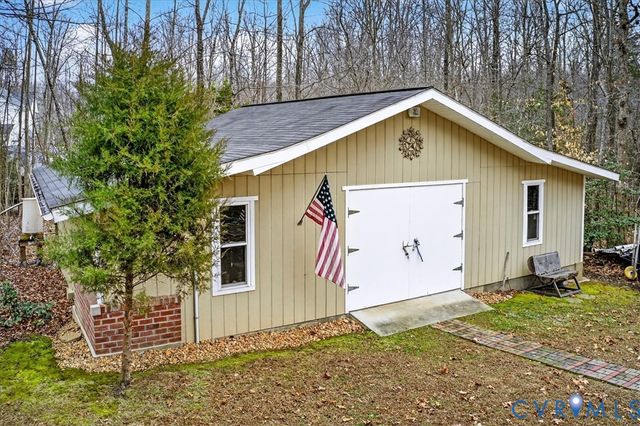 297 Castle Park Ln, Mineral, VA 23117