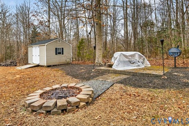 297 Castle Park Ln, Mineral, VA 23117