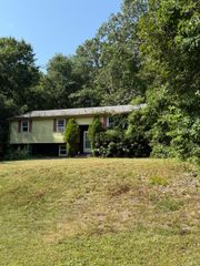 31 Country Lane, East Hampton, CT 06424