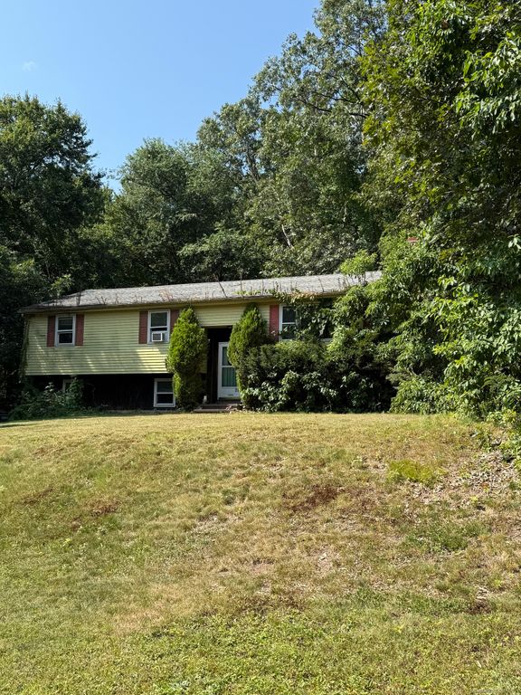 31 Country Lane, East Hampton, CT 06424