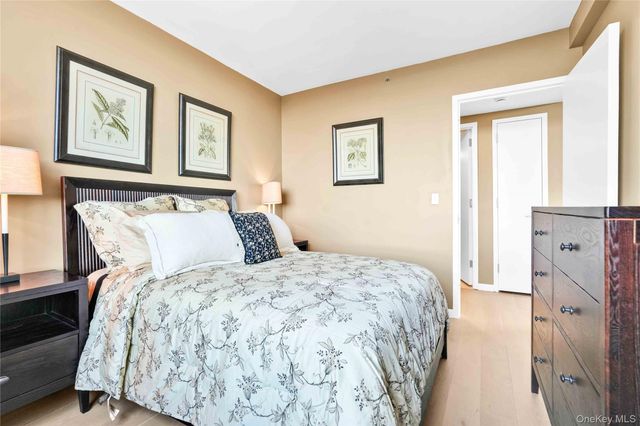 11624 Grosvenor Lane 15A, Kew Gardens, NY 11418
