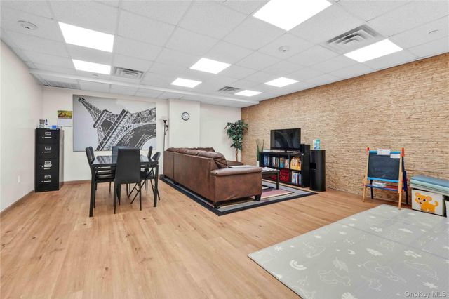 11624 Grosvenor Lane 15A, Kew Gardens, NY 11418