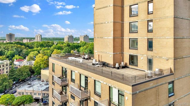 11624 Grosvenor Lane 15A, Kew Gardens, NY 11418