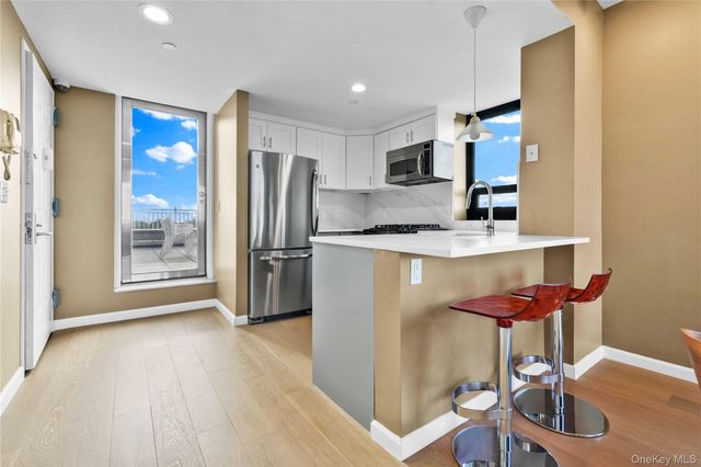 11624 Grosvenor Lane 15A, Kew Gardens, NY 11418