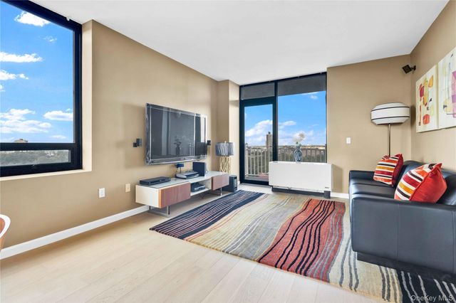 11624 Grosvenor Lane 15A, Kew Gardens, NY 11418