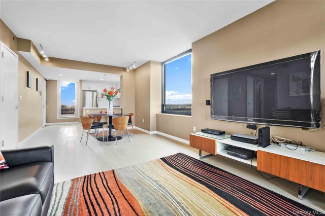 11624 Grosvenor Lane 15A, Kew Gardens, NY 11418