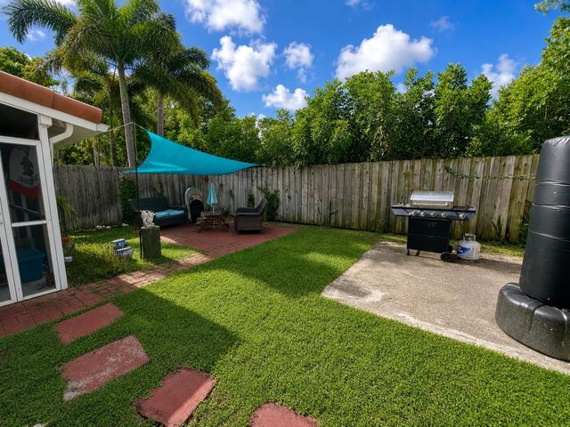 1610-1612 NE 56th Street, Fort Lauderdale, FL 33334