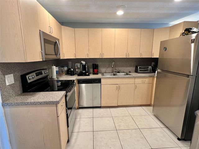 1610-1612 NE 56th Street, Fort Lauderdale, FL 33334