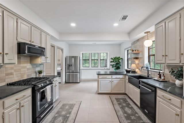 6 Ranchero Road, College Station, TX 77845