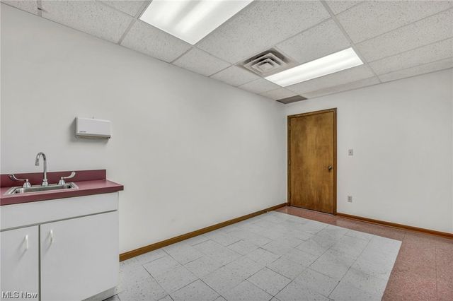 33398 Walker D, Avon Lake, OH 44012