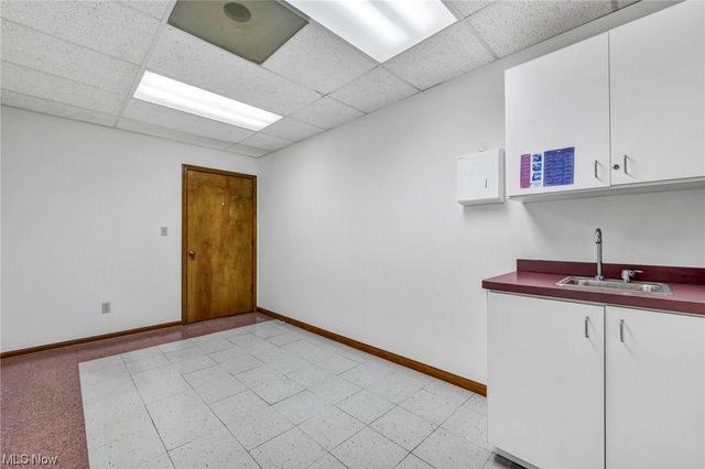 33398 Walker D, Avon Lake, OH 44012