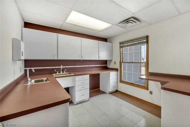 33398 Walker D, Avon Lake, OH 44012