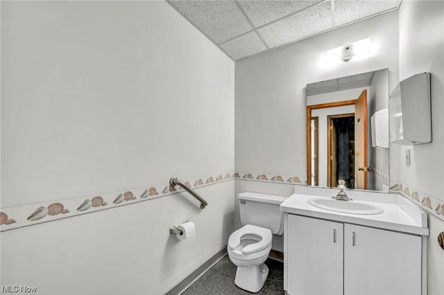 33398 Walker D, Avon Lake, OH 44012