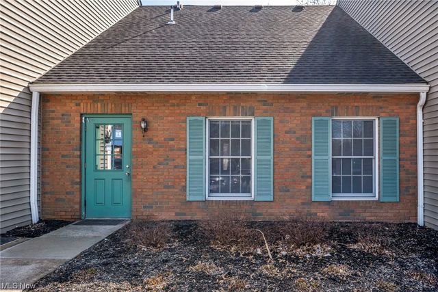 33398 Walker D, Avon Lake, OH 44012