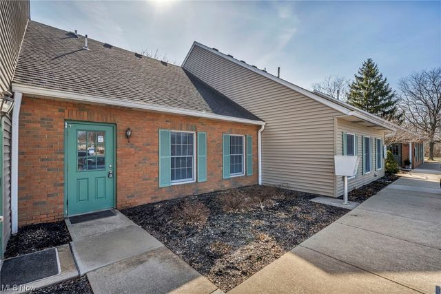 33398 Walker D, Avon Lake, OH 44012