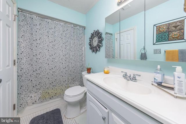 17 HICKORY LN, Swedesboro, NJ 08085