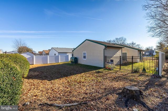 17 HICKORY LN, Swedesboro, NJ 08085