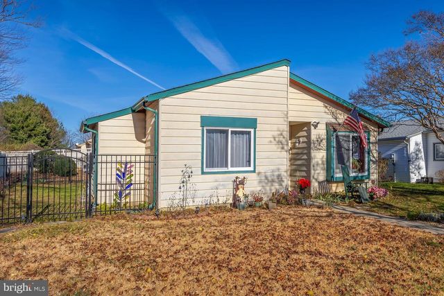 17 HICKORY LN, Swedesboro, NJ 08085