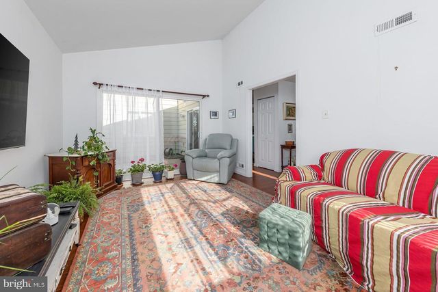 17 HICKORY LN, Swedesboro, NJ 08085