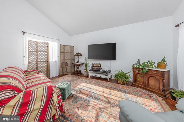 17 HICKORY LN, Swedesboro, NJ 08085