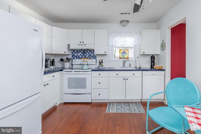 17 HICKORY LN, Swedesboro, NJ 08085