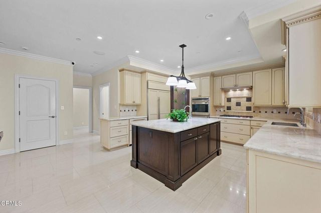 3263 New York Drive, Pasadena, CA 91107