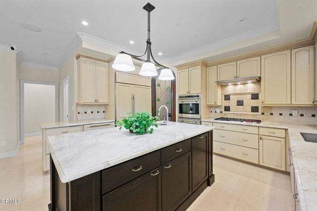 3263 New York Drive, Pasadena, CA 91107